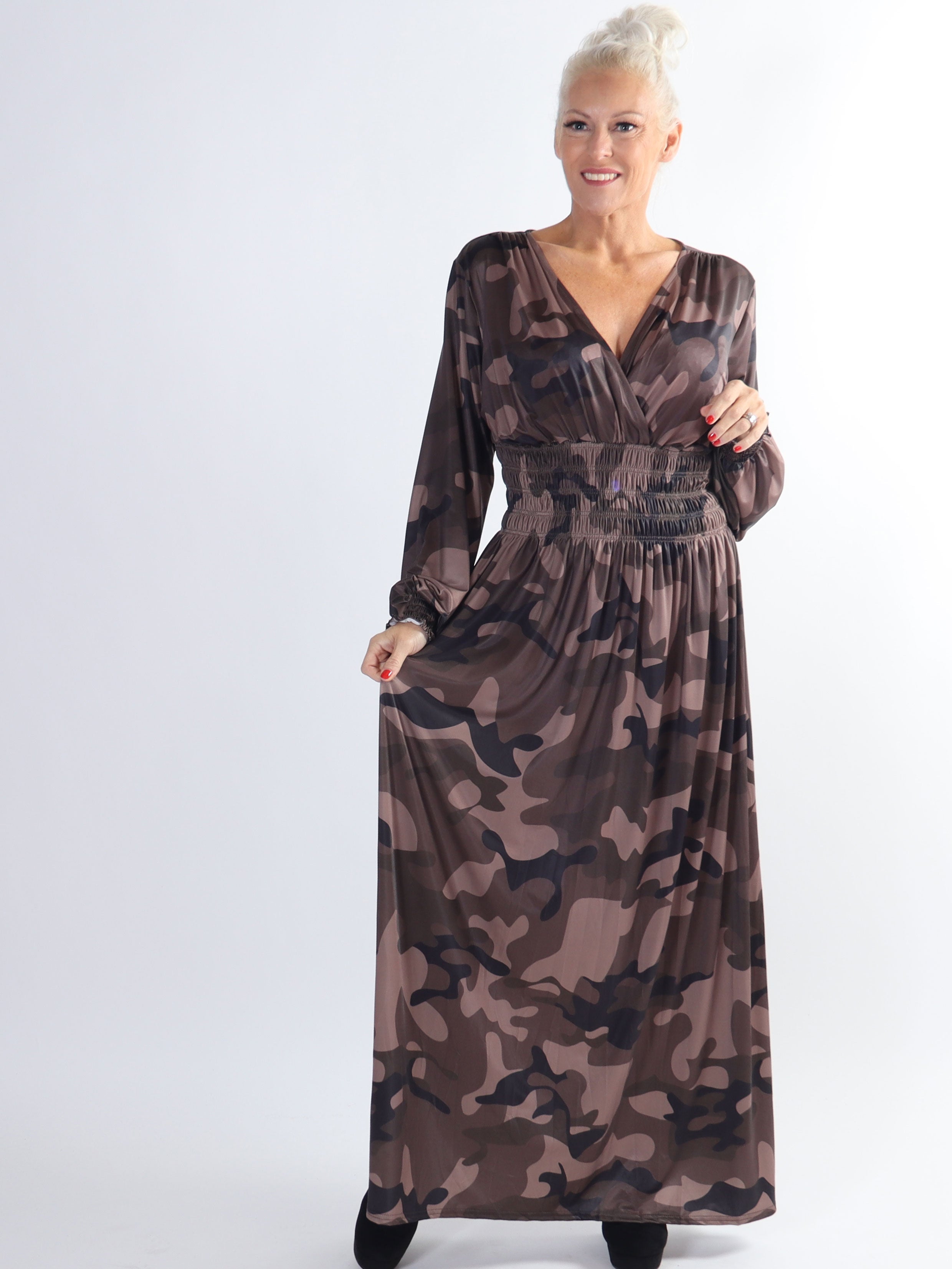 Pams Camo L/S - Plus size elastisk kjole i camouflageprint